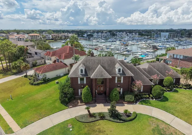 Photo 1 of Single family home for sale at 2207 Twin Oaks Blvd, Kemah, TX 77565 | MLS# 23974468 | Listing updated on 2026-09-08