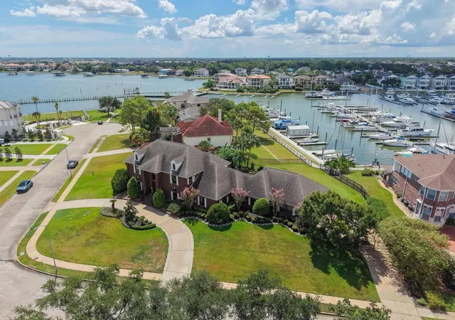 Photo 2 of Single family home for sale at 2207 Twin Oaks Blvd, Kemah, TX 77565 | MLS# 23974468 | Listing updated on 2026-09-08