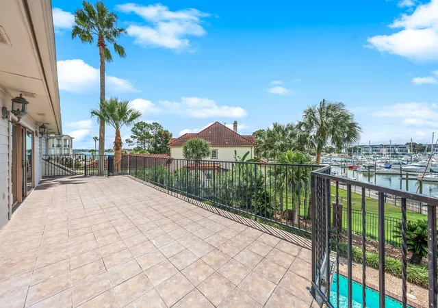 Photo 4 of Single family home for sale at 2207 Twin Oaks Blvd, Kemah, TX 77565 | MLS# 23974468 | Listing updated on 2026-09-08