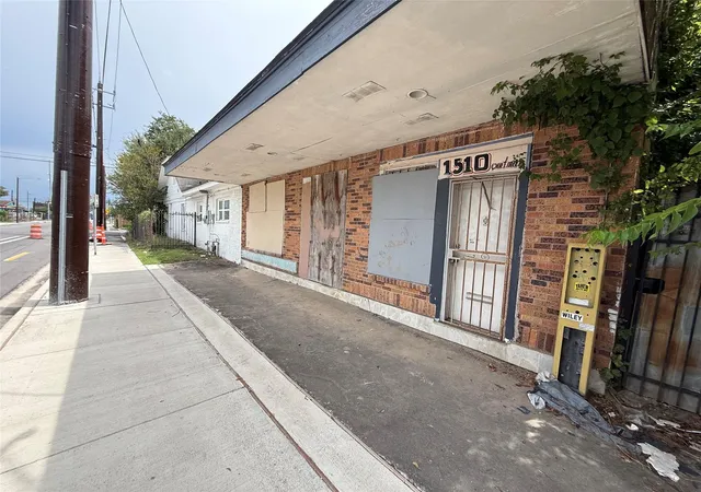 Photo 3 of Multi family home for sale at 2319 Mckee St, Houston, TX 77009 | MLS# 49182218 | Listing updated on 2026-09-16