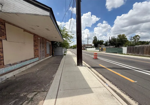 Photo 4 of Multi family home for sale at 2319 Mckee St, Houston, TX 77009 | MLS# 49182218 | Listing updated on 2026-09-16