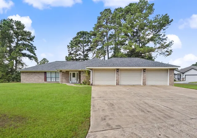 Photo 1 of Single family home for sale at 20 Shallow Springs, Trinity, TX 75862 | MLS# 91963793 | Listing updated on 2026-09-06