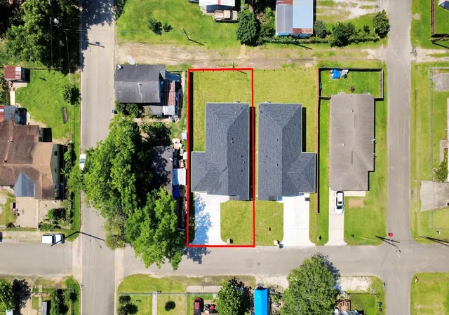 Photo 2 of Single family home for sale at 608 Miriam St, Baytown, TX 77520 | MLS# 83334894 | Listing updated on 2026-09-19