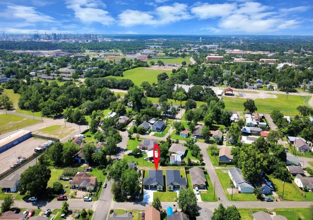 Photo 3 of Single family home for sale at 608 Miriam St, Baytown, TX 77520 | MLS# 83334894 | Listing updated on 2026-09-19