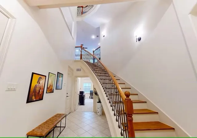 Photo 3 of Townhouse for sale at 404 W 16th Street, Houston, TX 77008 | MLS# 50717503 | Listing updated on 2026-09-14