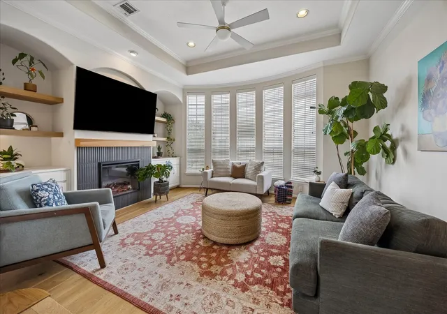 Photo 1 of Single family home for sale at 2102 Stacy Knoll, Houston, TX 77008 | MLS# 36799423 | Listing updated on 2026-09-12