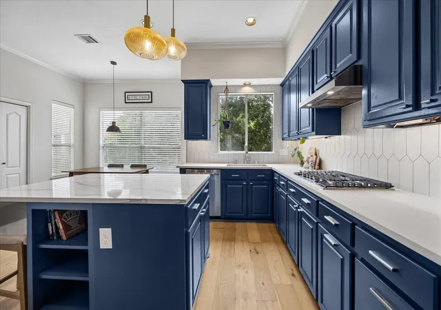 Photo 3 of Single family home for sale at 2102 Stacy Knoll, Houston, TX 77008 | MLS# 36799423 | Listing updated on 2026-09-12