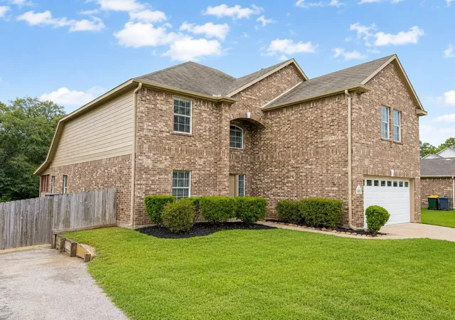 Photo 2 of Single family home for sale at 10855 Sunflower Dr, Willis, TX 77318 | MLS# 16865250 | Listing updated on 2026-09-04
