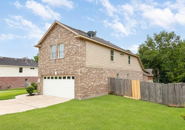 Photo 3 of Single family home for sale at 10855 Sunflower Dr, Willis, TX 77318 | MLS# 16865250 | Listing updated on 2026-09-04