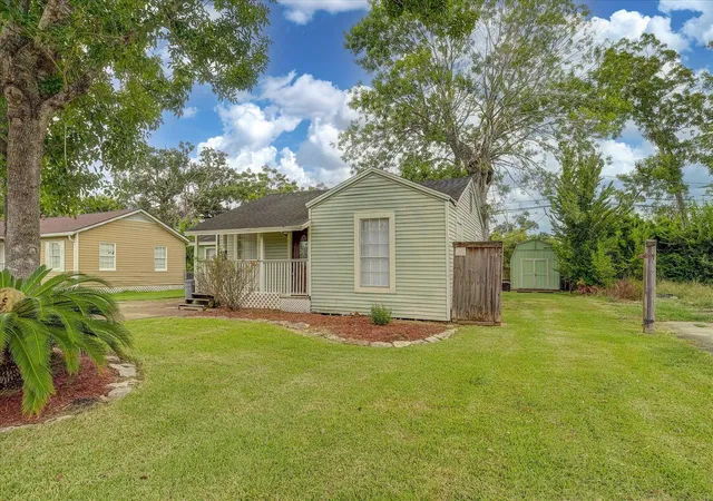 Photo 2 of Single family home for sale at 126 Huisache St, Lake Jackson, TX 77566 | MLS# 28399233 | Listing updated on 2026-09-05