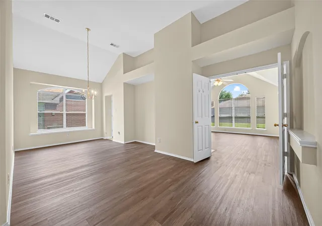 Photo 4 of Single family home for sale at 2111 Laurel Arbor Dr, Houston, TX 77014 | MLS# 18259850 | Listing updated on 2026-09-13