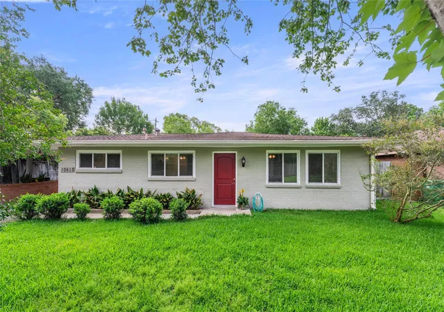 Photo 2 of Single family home for sale at 10613 Willowgrove Dr, Houston, TX 77035 | MLS# 58290466 | Listing updated on 2026-09-19