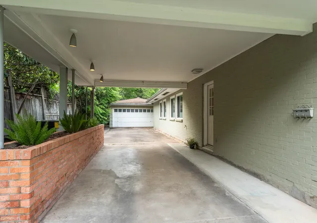 Photo 3 of Single family home for sale at 10613 Willowgrove Dr, Houston, TX 77035 | MLS# 58290466 | Listing updated on 2026-09-19