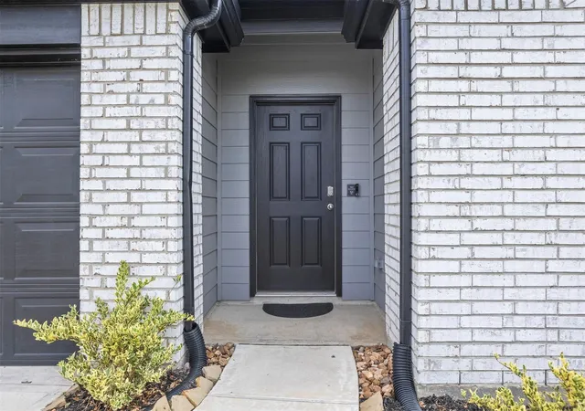 Photo 2 of Single family home for sale at 30290 Kingston Heath Dr, Cleveland, TX 77327 | MLS# 30837354 | Listing updated on 2026-09-14