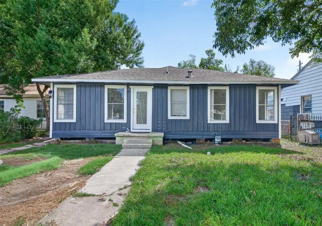 Photo 2 of Single family home for sale at 216 Eastway St, Galena Park, TX 77547 | MLS# 61190368 | Listing updated on 2026-09-25