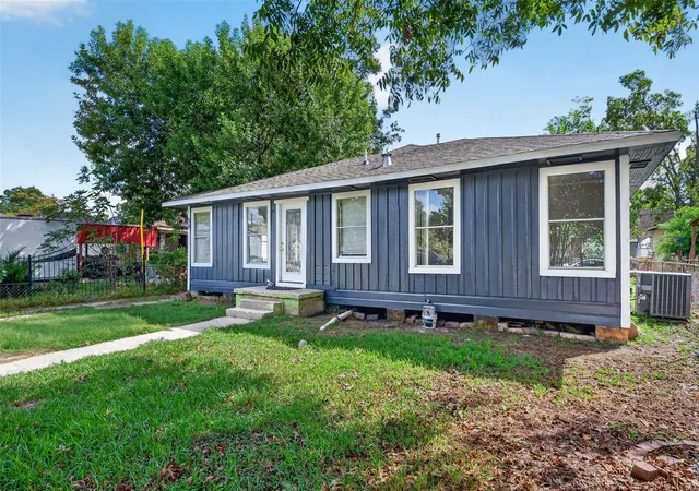 Photo 3 of Single family home for sale at 216 Eastway St, Galena Park, TX 77547 | MLS# 61190368 | Listing updated on 2026-09-25