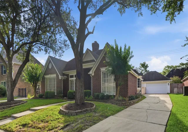 Photo 2 of Single family home for sale at 4010 Raven River Dr, Houston, TX 77059 | MLS# 4956080 | Listing updated on 2026-09-06