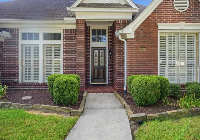 Photo 3 of Single family home for sale at 4010 Raven River Dr, Houston, TX 77059 | MLS# 4956080 | Listing updated on 2026-09-06