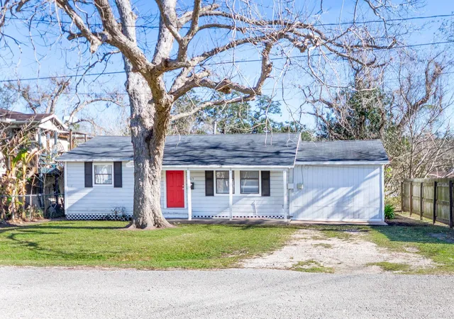 Photo 1 of Single family home for sale at 203 S Fig St, Sweeny, TX 77480 | MLS# 82751552 | Listing updated on 2026-09-05