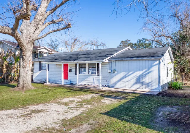 Photo 2 of Single family home for sale at 203 S Fig St, Sweeny, TX 77480 | MLS# 82751552 | Listing updated on 2026-09-05