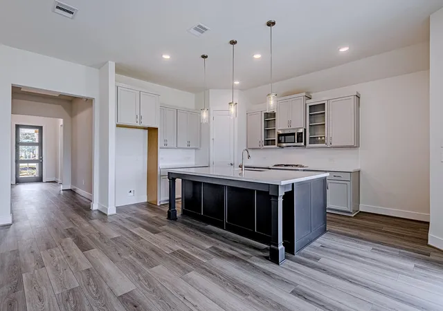 Photo 3 of Single family home for sale at 161 Peninsula Point Dr, Montgomery, TX 77356 | MLS# 74490688 | Listing updated on 2026-09-04