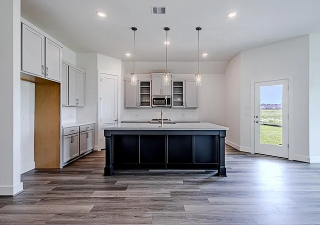 Photo 3 of Single family home for sale at 161 Peninsula Point Dr, Montgomery, TX 77356 | MLS# 74490688 | Listing updated on 2026-09-04