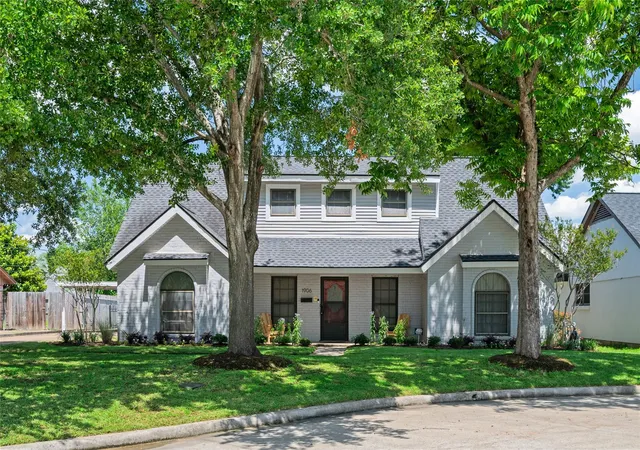 Photo 1 of Single family home for sale at 1906 Spillers Ln, Houston, TX 77043 | MLS# 12571093 | Listing updated on 2026-10-03