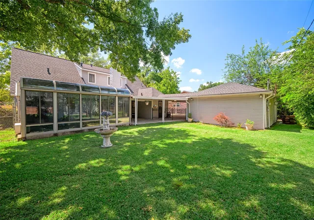 Photo 3 of Single family home for sale at 1906 Spillers Ln, Houston, TX 77043 | MLS# 12571093 | Listing updated on 2026-10-03