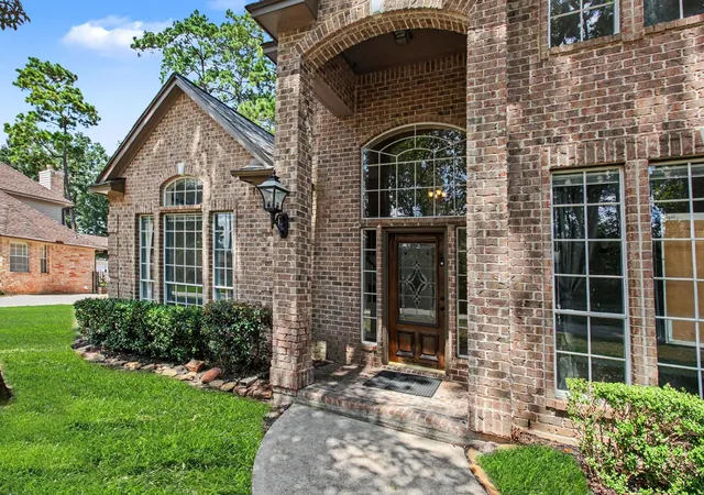 Photo 4 of Single family home for sale at 551 Stephen F Austin Dr, Conroe, TX 77302 | MLS# 22280492 | Listing updated on 2026-10-09