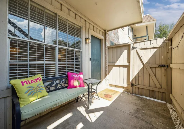 Photo 2 of Condo for sale at 855 Augusta Dr #27, Houston, TX 77057 | MLS# 32169226 | Listing updated on 2026-09-22