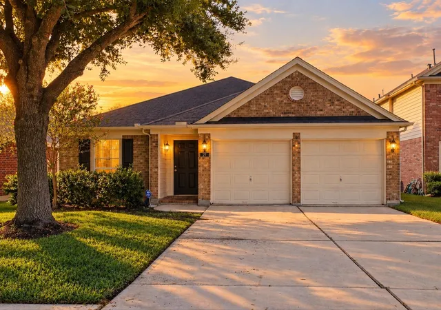 Photo 1 of Single family home for sale at 27 Palm Desert Dr, Manvel, TX 77578 | MLS# 97047807 | Listing updated on 2026-10-09