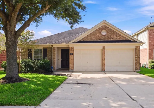 Photo 2 of Single family home for sale at 27 Palm Desert Dr, Manvel, TX 77578 | MLS# 97047807 | Listing updated on 2026-10-09
