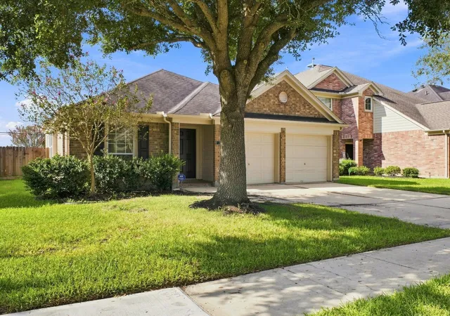 Photo 3 of Single family home for sale at 27 Palm Desert Dr, Manvel, TX 77578 | MLS# 97047807 | Listing updated on 2026-10-09