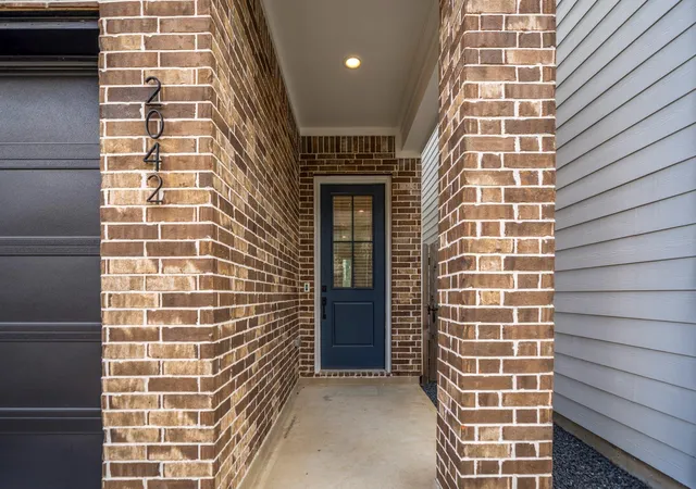 Photo 2 of Single family home for sale at 2042 W Tidwell Rd, Houston, TX 77091 | MLS# 10633924 | Listing updated on 2026-09-17