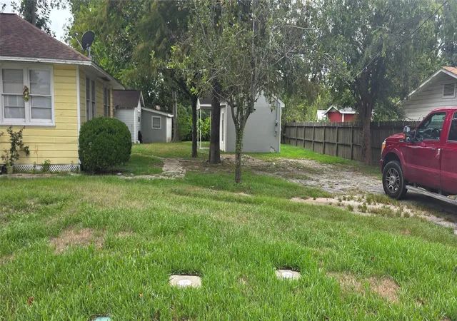 Photo 3 of Single family home for sale at 813 N Ave D, Humble, TX 77338 | MLS# 49267692 | Listing updated on 2026-09-19