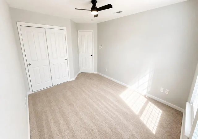 Listing Photo 2 - Condo for sale in building located at 51 Scarlet Woods Ct, Spring, TX 77380 - Unit #