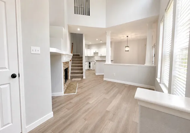 Listing Photo 4 - Condo for sale in building located at 51 Scarlet Woods Ct, Spring, TX 77380