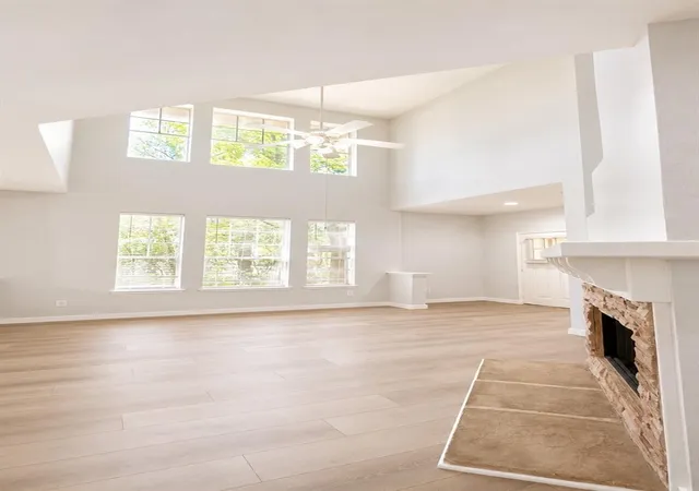Listing Photo 5 - Condo for sale in building located at 51 Scarlet Woods Ct, Spring, TX 77380