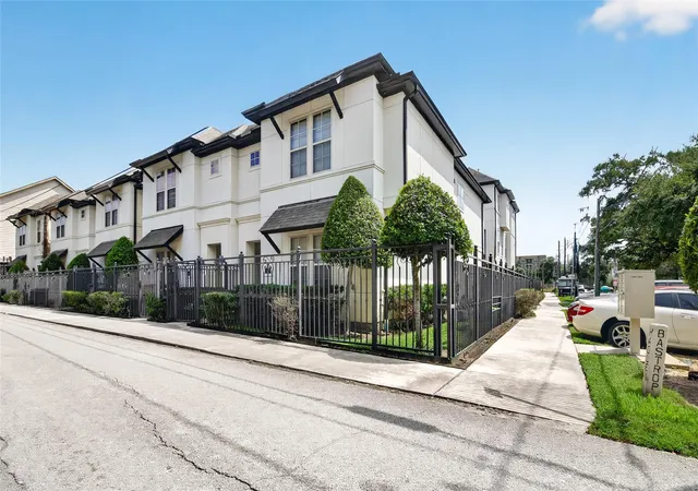 Photo 1 of Townhouse for sale at 2219 Bastrop St, Houston, TX 77003 | MLS# 78307976 | Listing updated on 2026-09-15