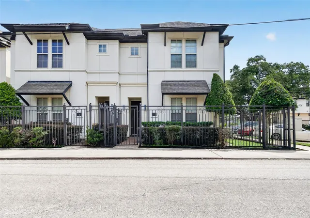 Photo 2 of Townhouse for sale at 2219 Bastrop St, Houston, TX 77003 | MLS# 78307976 | Listing updated on 2026-09-15
