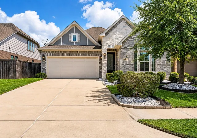 Photo 2 of Sale Pending at 2414 Manor Valley Ln, Missouri City, TX 77459 | MLS# 64771630 | Listing updated on 2026-10-01