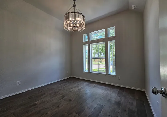 Photo 4 of Sale Pending at 2414 Manor Valley Ln, Missouri City, TX 77459 | MLS# 64771630 | Listing updated on 2026-10-01
