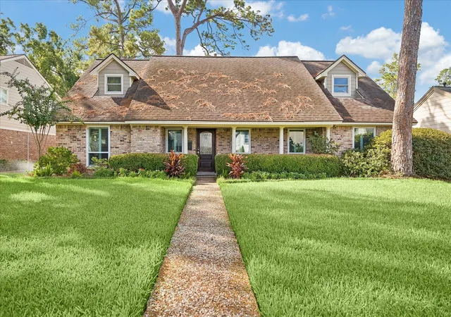 Photo 1 of Single family home for sale at 13811 Woodthorpe Ln, Houston, TX 77079 | MLS# 70101413 | Listing updated on 2026-09-23