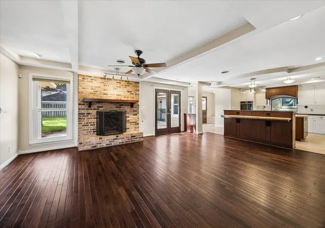 Photo 2 of Single family home for sale at 13811 Woodthorpe Ln, Houston, TX 77079 | MLS# 70101413 | Listing updated on 2026-09-23