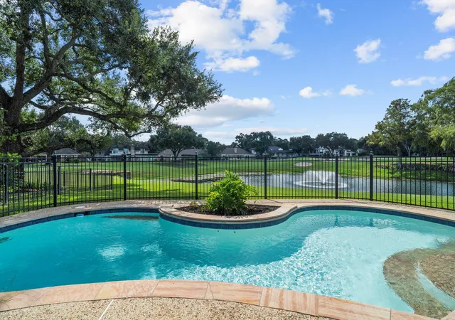 Photo 2 of Sale Pending at 44 Bendwood Dr, Sugar Land, TX 77478 | MLS# 34680826 | Listing updated on 2026-10-06