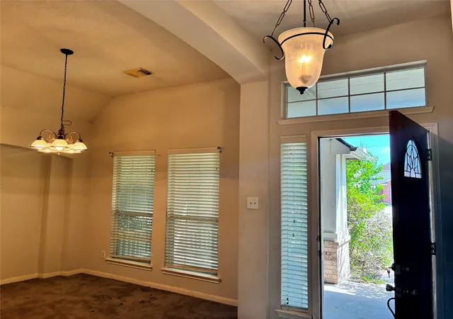 Photo 4 of Single family home for sale at 15127 Mountain Hts Dr, Houston, TX 77049 | MLS# 54410796 | Listing updated on 2026-09-24