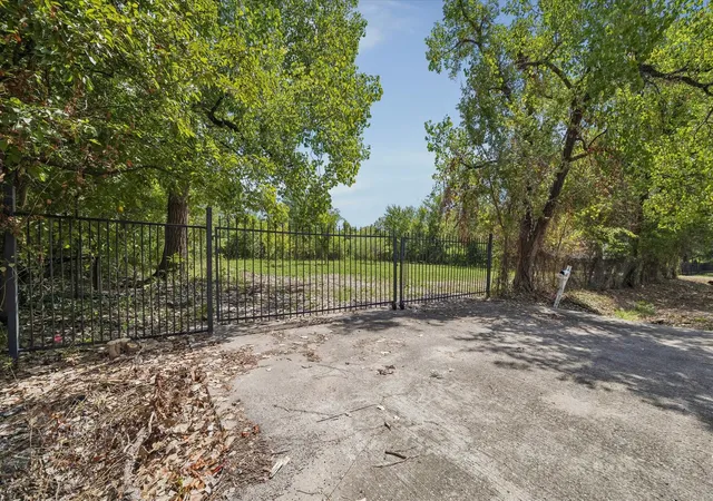 Photo 2 of Land for sale at 0 Mae Dr, Houston, TX 77015 | MLS# 7086911 | Listing updated on 2026-10-06