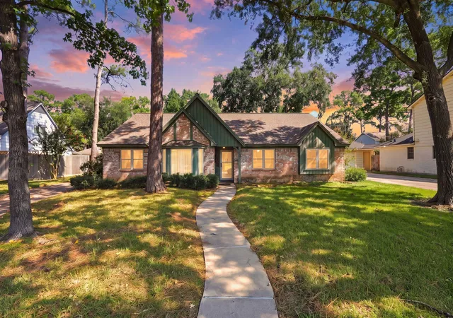 Single family home for sale at 8126 Middlebury Ln, Houston, TX 77070 | MLS# 23099414