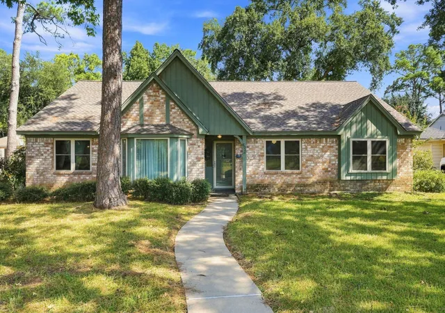 Photo 2 of Single family home for sale at 8126 Middlebury Ln, Houston, TX 77070 | MLS# 23099414 | Listing updated on 2026-09-20