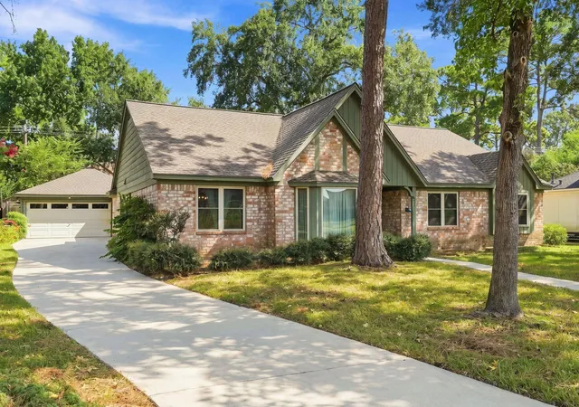 Photo 3 of Single family home for sale at 8126 Middlebury Ln, Houston, TX 77070 | MLS# 23099414 | Listing updated on 2026-09-20